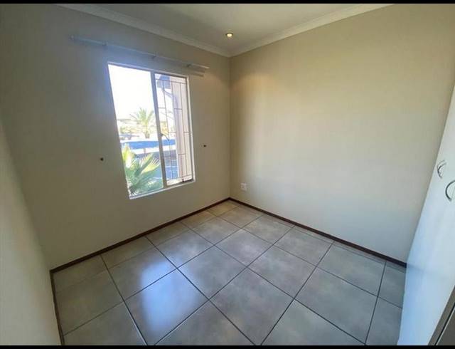 2 BEDROOM PROPERTY TO RENT IN LAKEFIELD